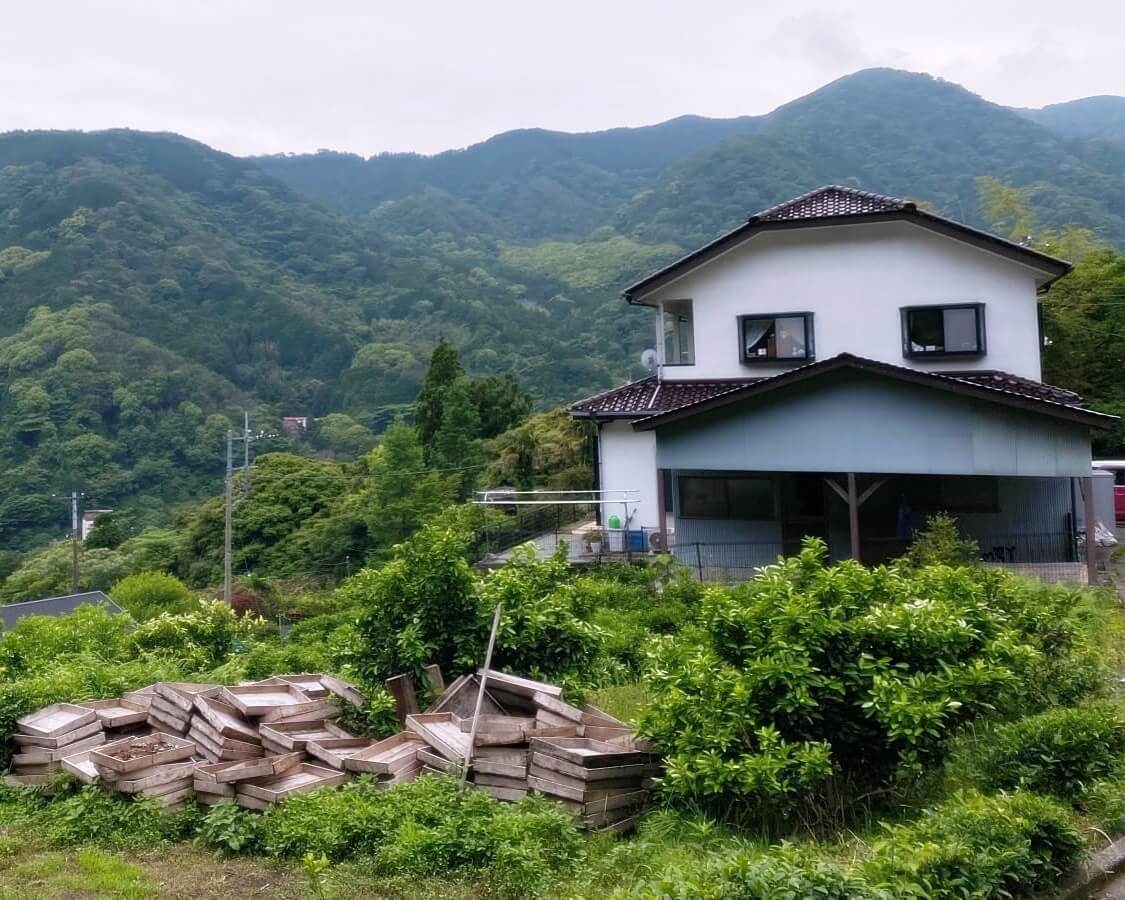 akiyaz-house-3-5x4-1125-tiny An akiya in the hills of Yugawara, Kanagawa, Japan.